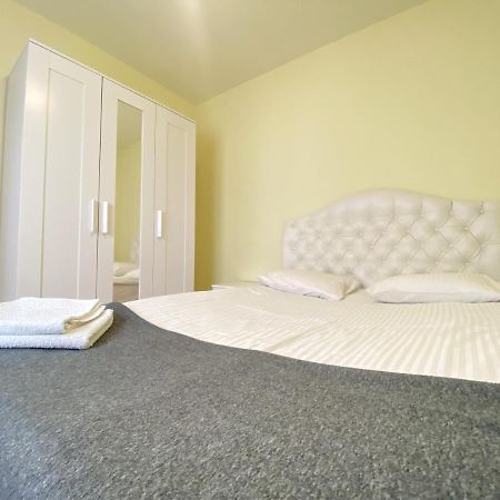Entire New Apartment 20' From Barcelona Sabadell Exterior foto