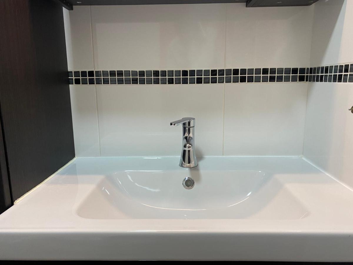 Entire New Apartment 20' From Barcelona Sabadell Exterior foto